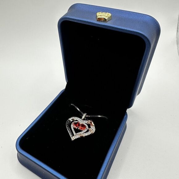 NIB Sterling silver, possibly gold plated, heart necklace with cz diamonds! - Picture 10 of 11